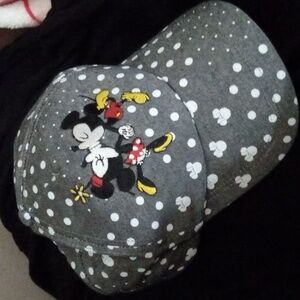 Disney kissing mice hat
